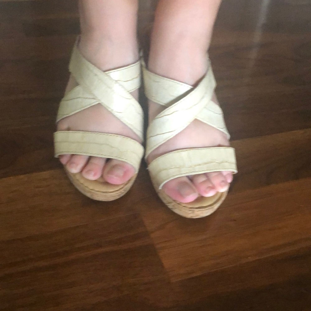 Born Crown Size 8 Sandals